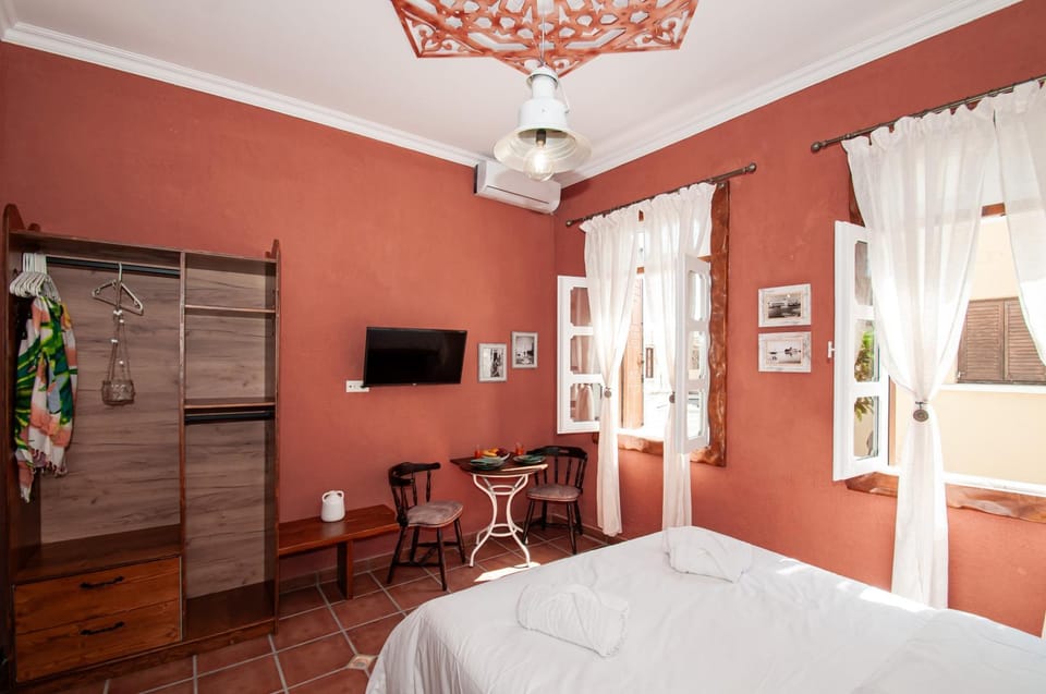 Bed, TV and multimedia, Bedroom, hair dresser