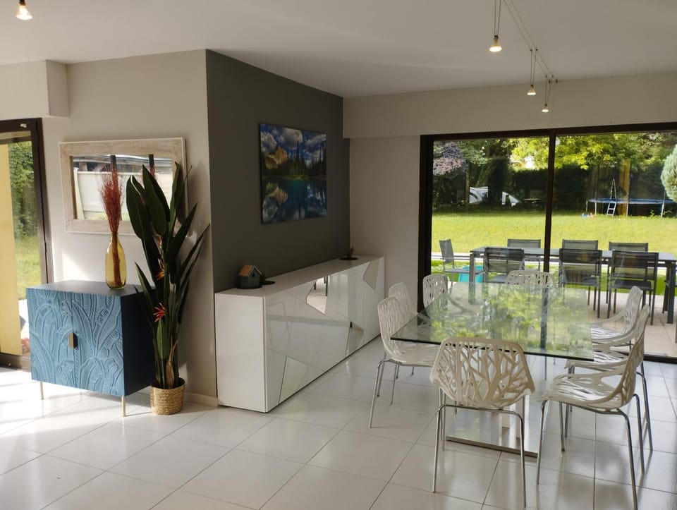 Living room, Dining area, Garden view