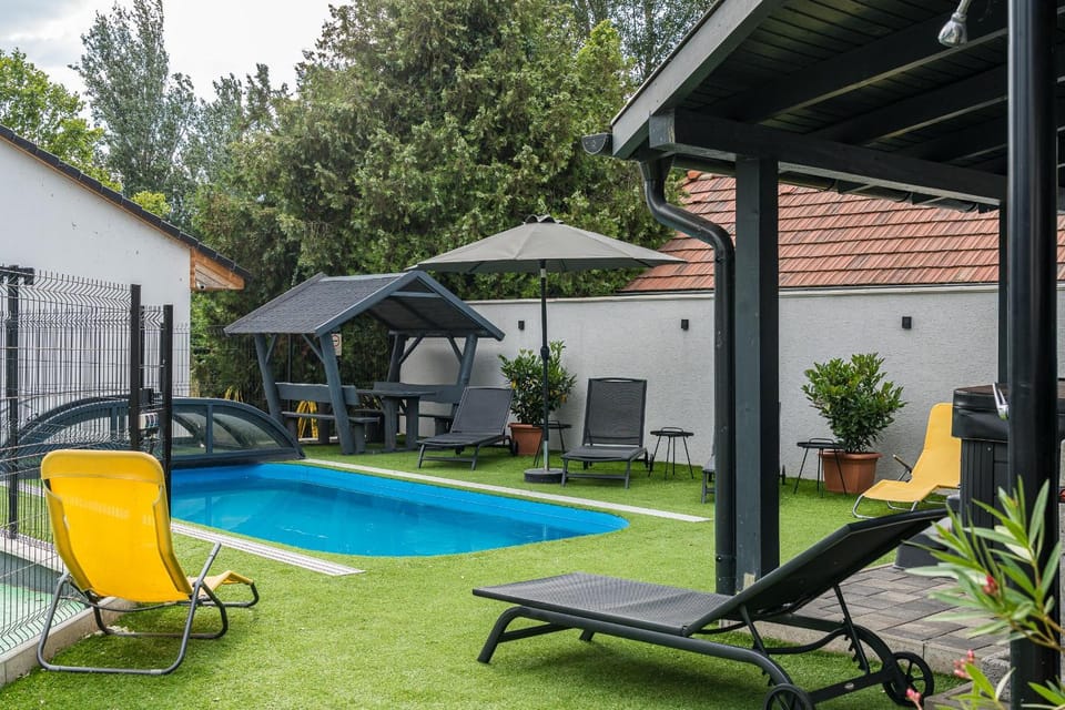 Patio, Day, Garden, Garden view, Pool view, Swimming pool, sunbed