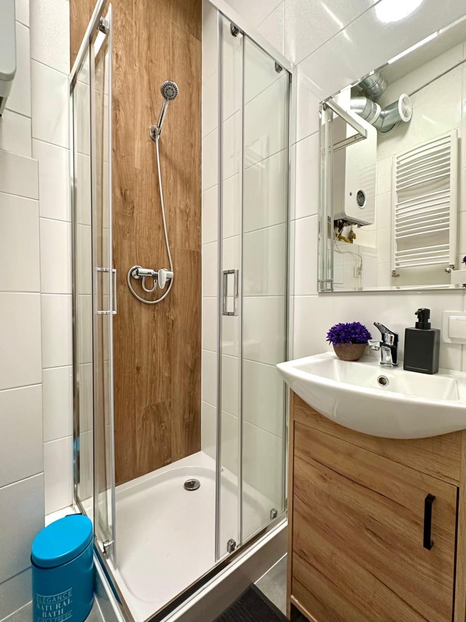 Shower, Bathroom, towels