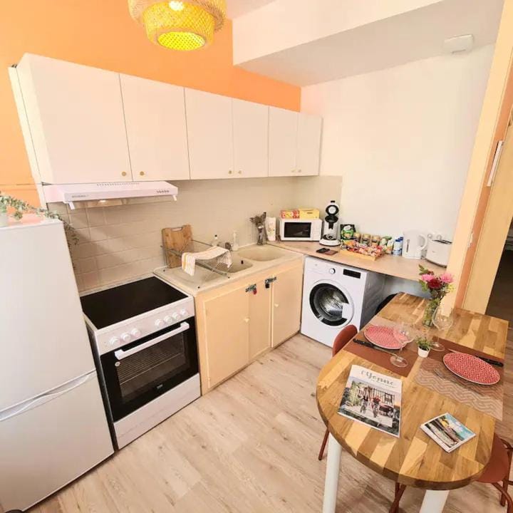Chez Raphaël - local à vélos au centre historique Apartment in Bourgogne-Franche-Comté