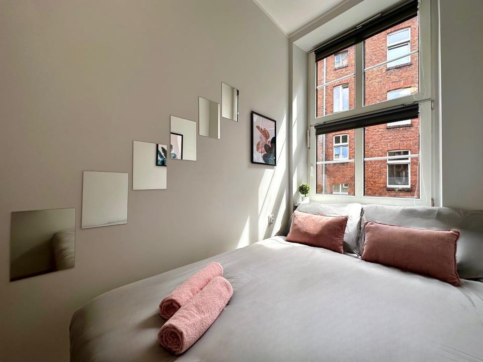 Bed, Photo of the whole room, towels