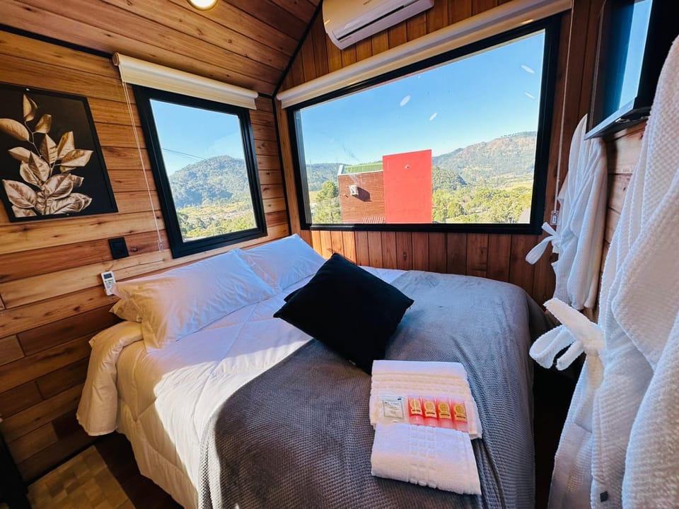 Bedroom, towels