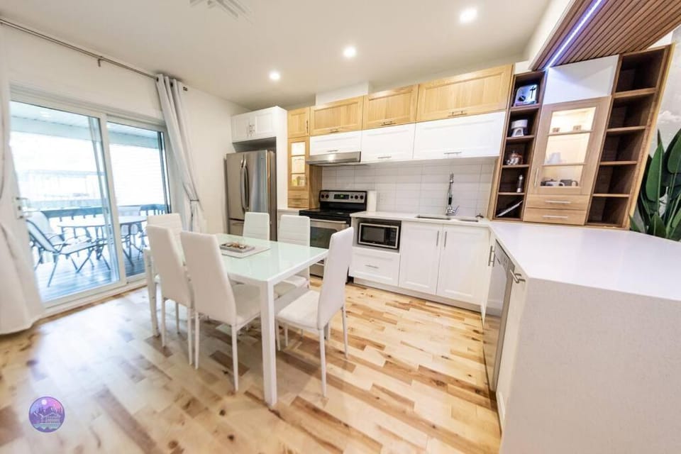 Kitchen or kitchenette, Dining area, dishwasher, oven, stove