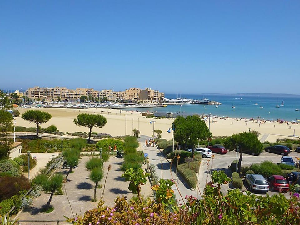 Appartement T2 avec Jardin, Parking et Climatiseur - Proche Plage Bormes-les-Mimosas - FR-1-251-436 Apartment in Le Lavandou