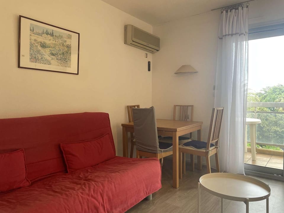 Juan les Pins: Appartement 2 pièces avec piscine proche plage - FR-1-252-194 Apartment in Antibes