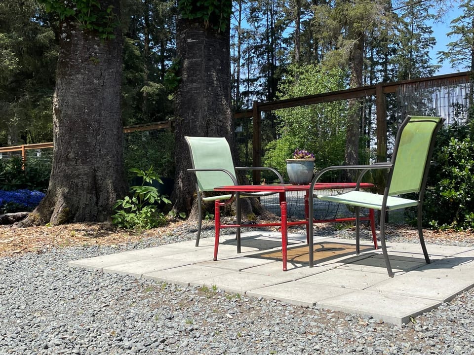 Sheltered Nook On Tillamook Bay Bed and Breakfast in Bay City