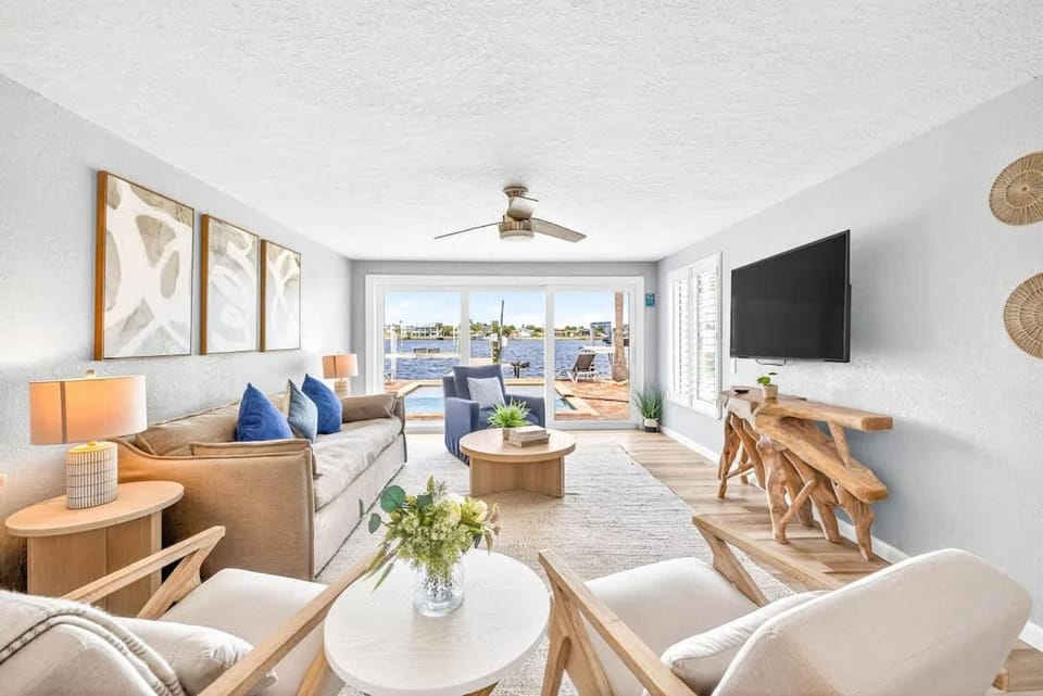 Castaway Waterfront Home House in Indian Rocks Beach