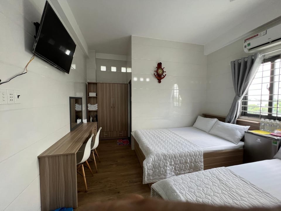 Bed, TV and multimedia, Photo of the whole room, Bedroom, hair dresser