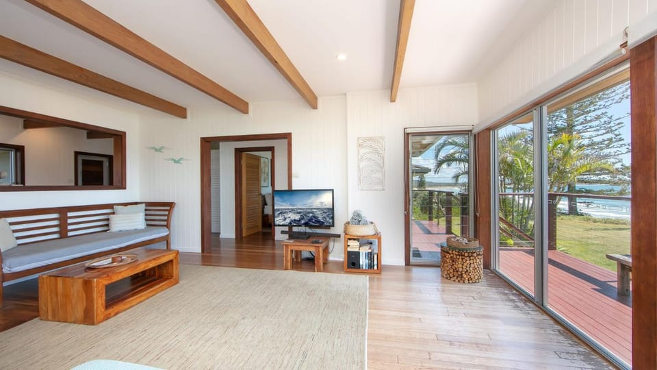 Pacifica House House in Brooms Head