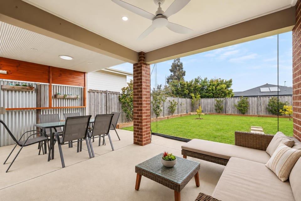 Patio, Garden, Seating area, Dining area