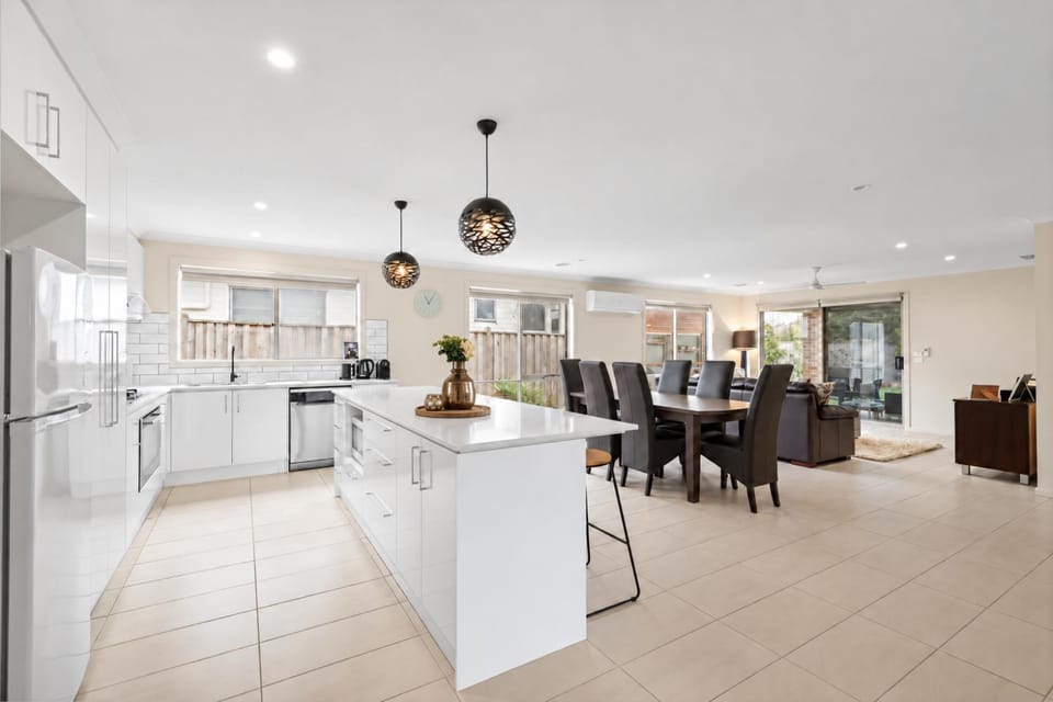 Kitchen or kitchenette, Living room, Dining area