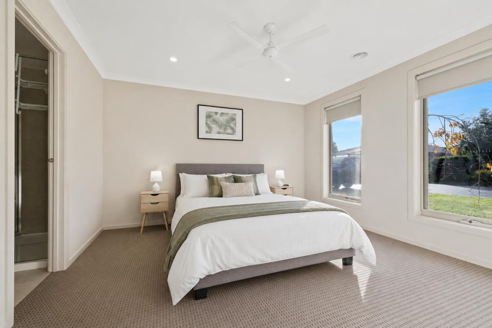 Bed, Bathroom, View (from property/room), Photo of the whole room, Bedroom, Garden view