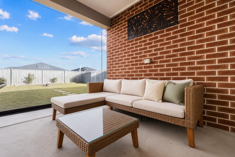 Patio, View (from property/room), Seating area, Garden view