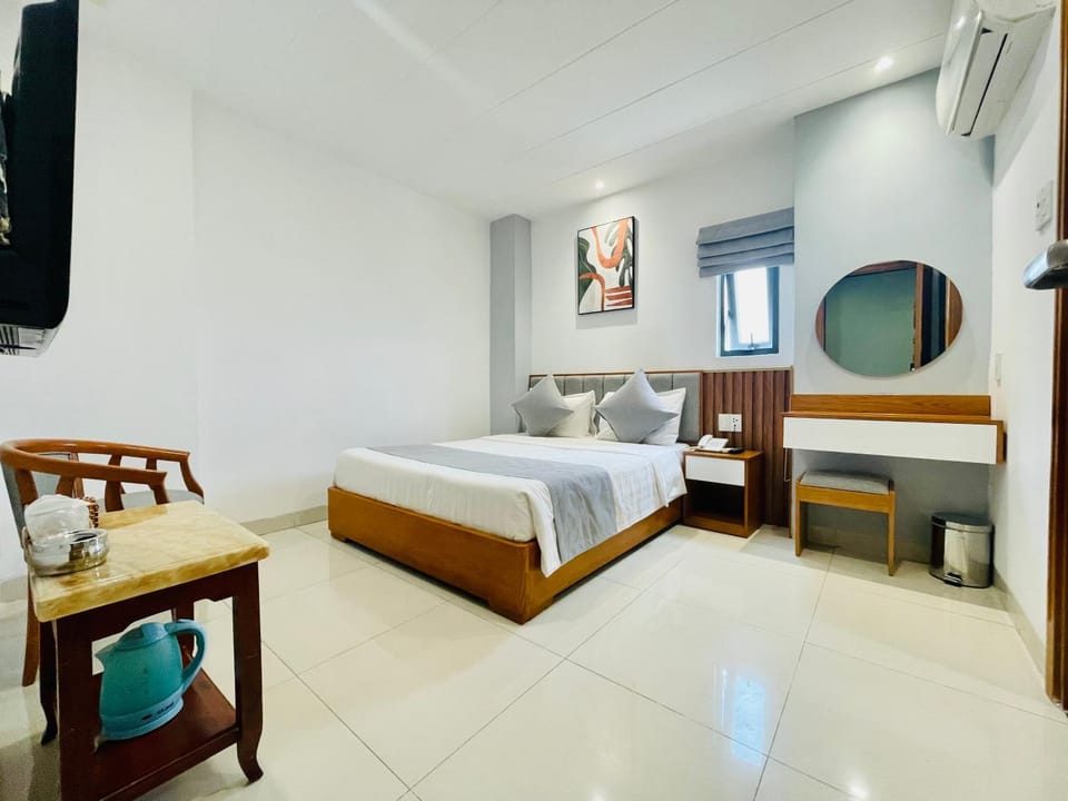 Bed, TV and multimedia, Photo of the whole room, Bedroom, hair dresser