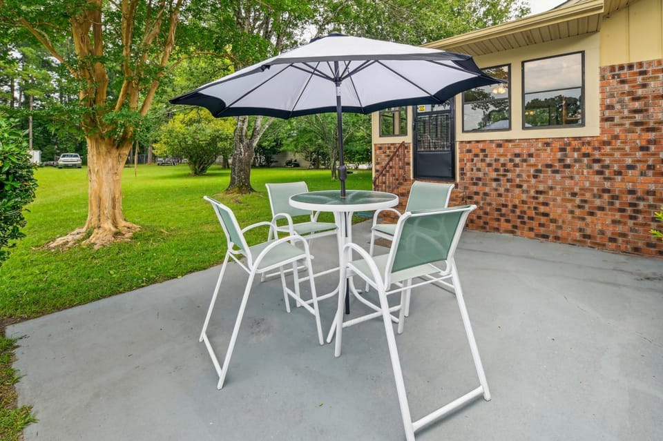 6 Mi to Beach: Myrtle Beach Escape w/ Sunroom! House in Carolina Forest