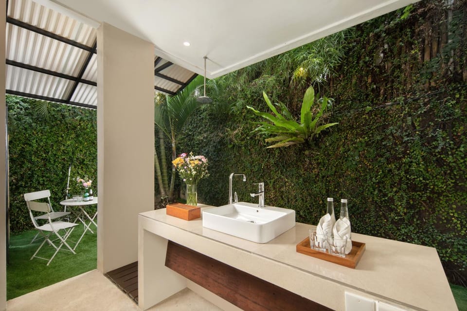 Garden, Bathroom