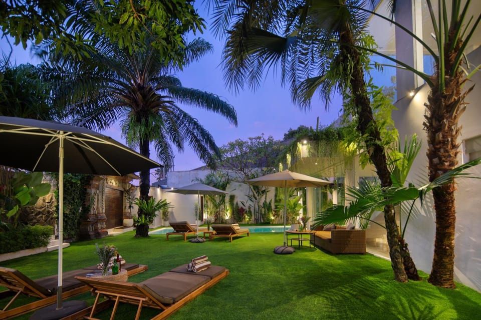Property building, Patio, Swimming pool