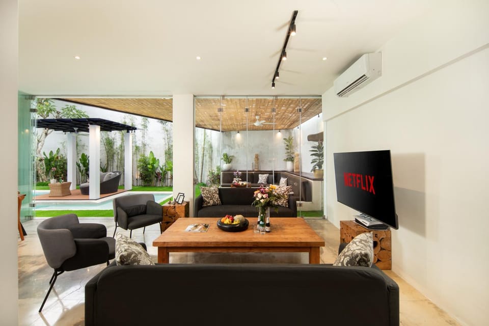 TV and multimedia, Living room, Seating area