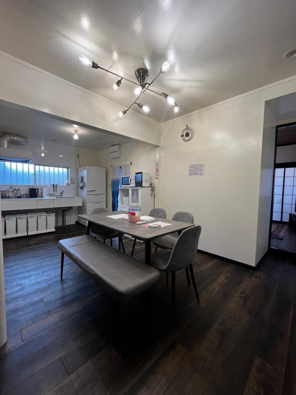 Kitchen or kitchenette, Dining area