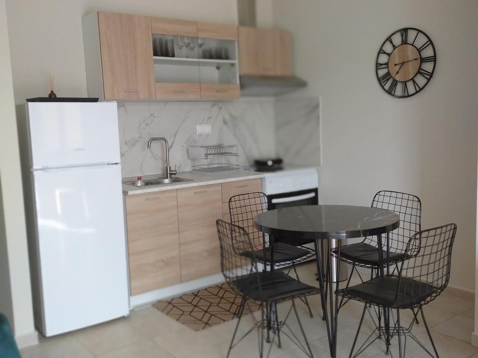 Kitchen or kitchenette, Dining area, pet friendly, stove