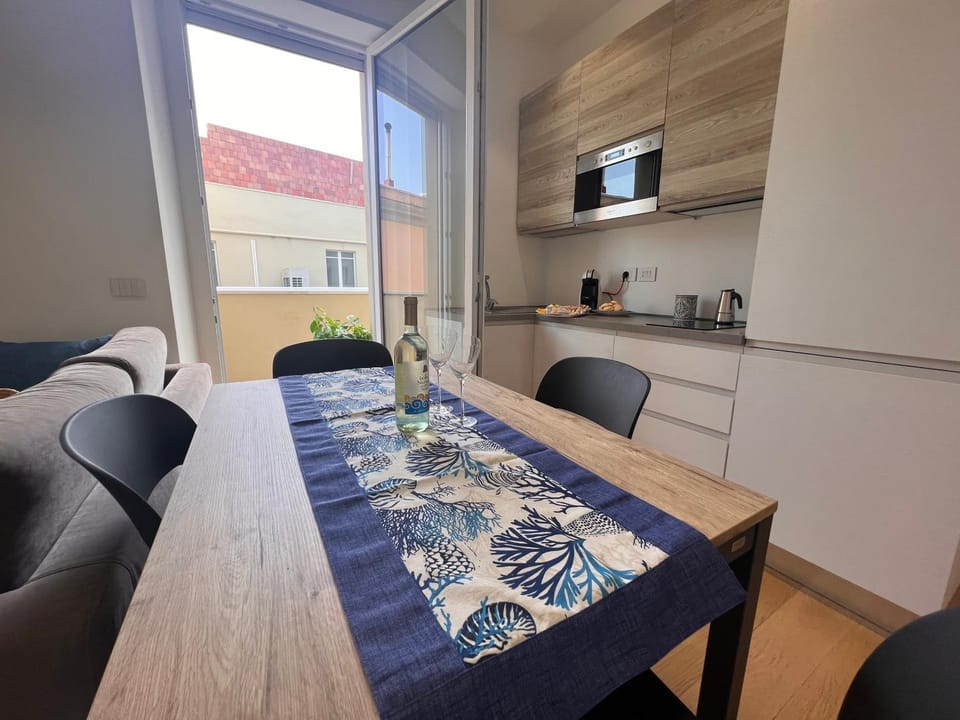 TV and multimedia, Kitchen or kitchenette, Living room, Seating area, Dining area, minibar