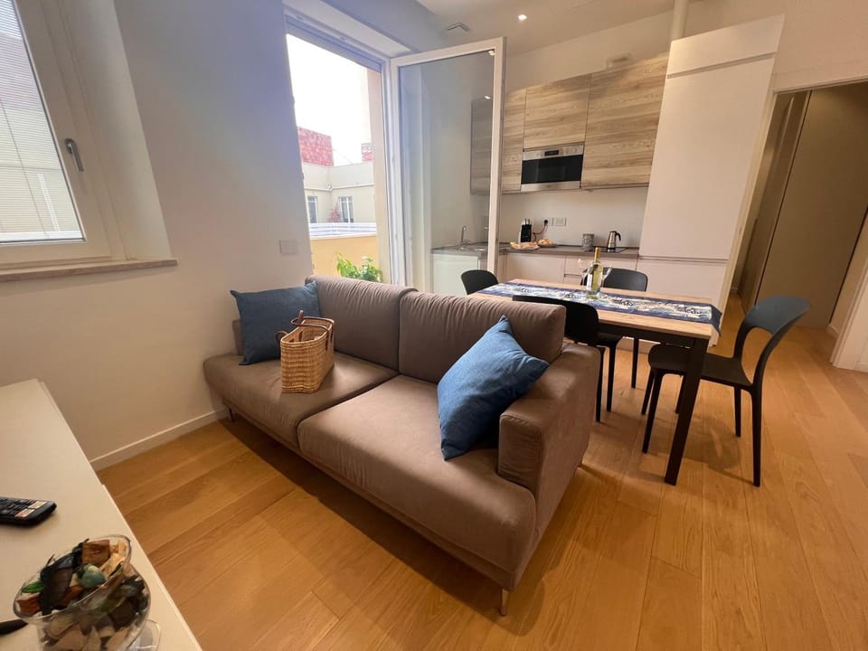 Kitchen or kitchenette, Living room, Seating area, Dining area, minibar, pet friendly, stove