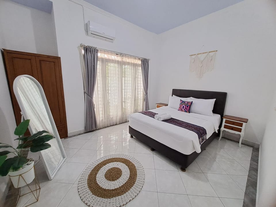 Bed, Bedroom, air conditioner