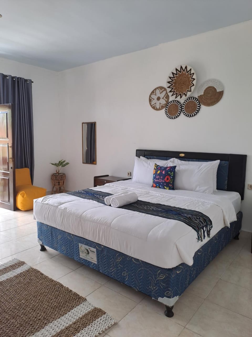 Bed, Decorative detail, Bedroom