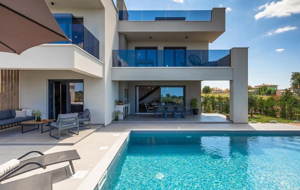 Balcony/Terrace, Swimming pool