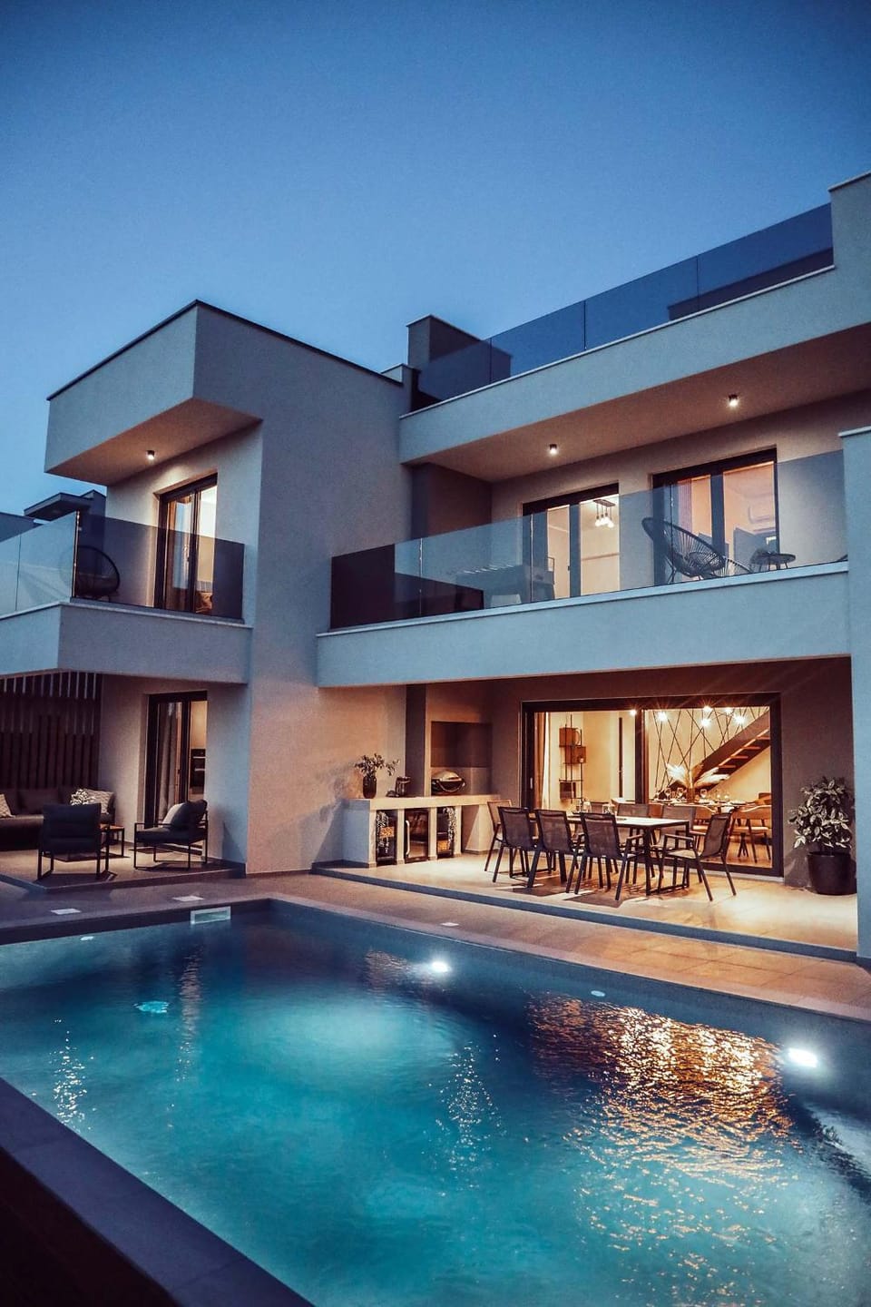 Property building, Balcony/Terrace, Pool view