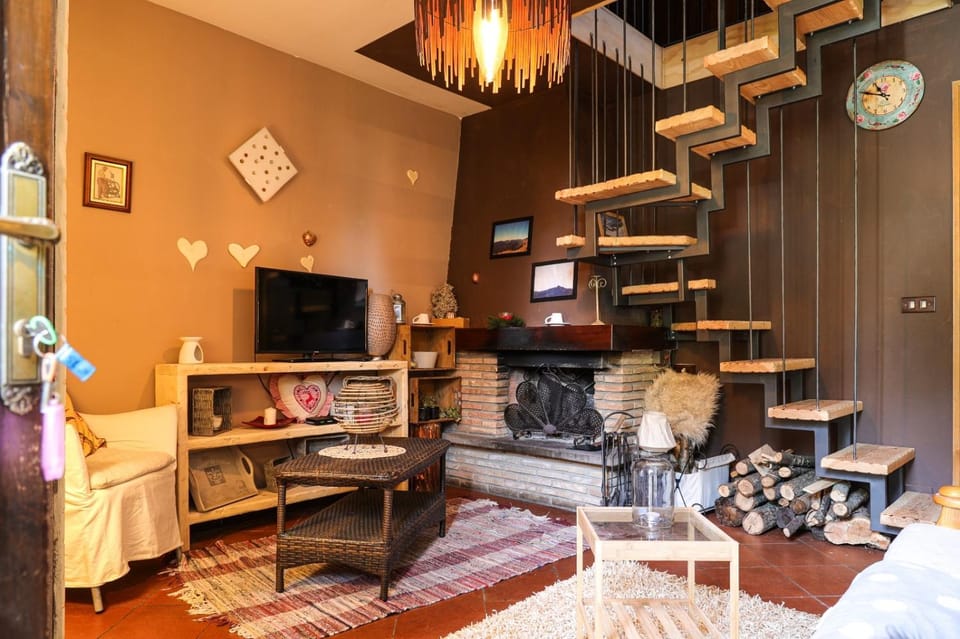 TV and multimedia, Living room, Seating area, Evening entertainment