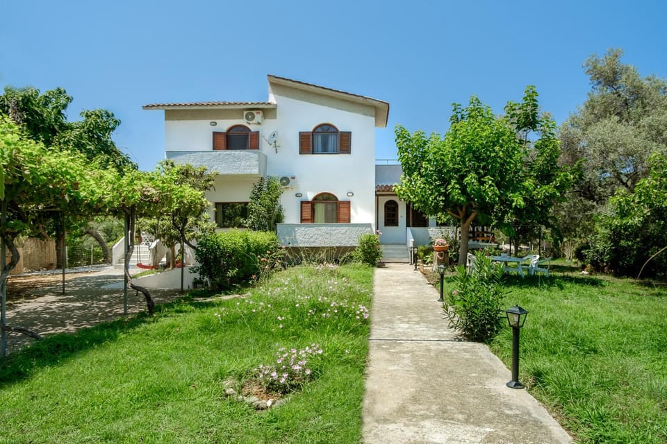 Property building, Natural landscape, Garden, Garden view, Location