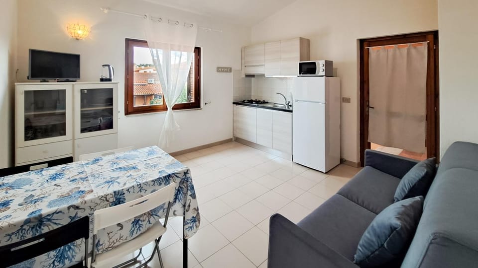 TV and multimedia, Kitchen or kitchenette, Living room, Seating area, Dining area, minibar, stove