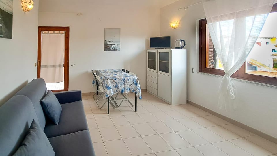 TV and multimedia, Living room, Seating area, Dining area, stove