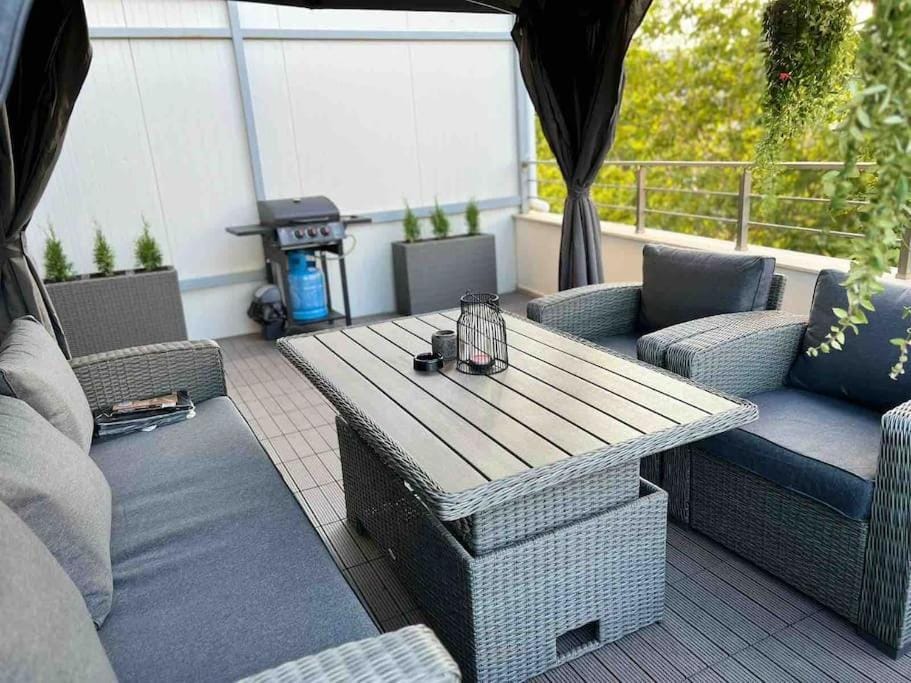 Day, Balcony/Terrace, Balcony/Terrace, Seating area