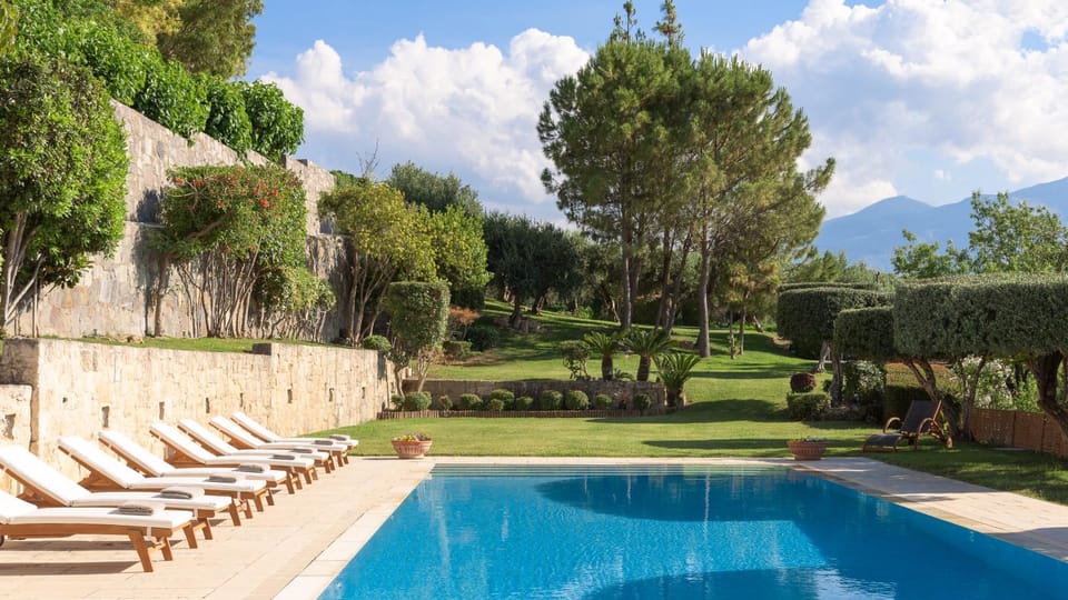 Spring, Day, Natural landscape, Garden, Garden view, Mountain view, Pool view, Swimming pool, sunbed