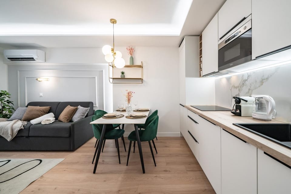 Coffee/tea facilities, Kitchen or kitchenette, Dining area