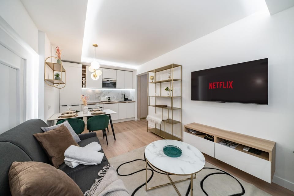 Communal lounge/ TV room, TV and multimedia, Living room