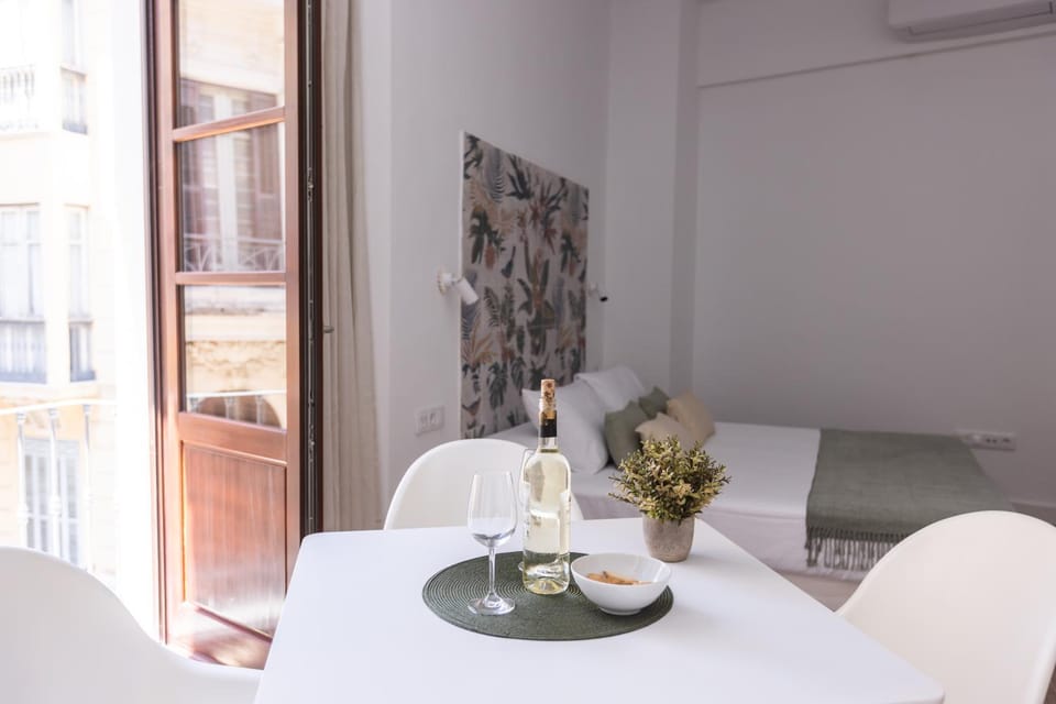 Bed, Living room, Seating area, Dining area