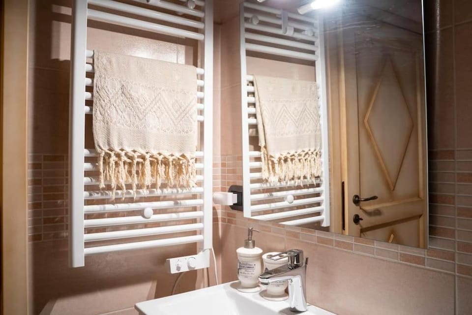 Bathroom, towels