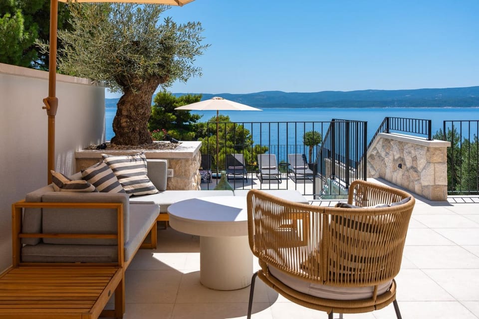 Property building, Balcony/Terrace, Swimming pool