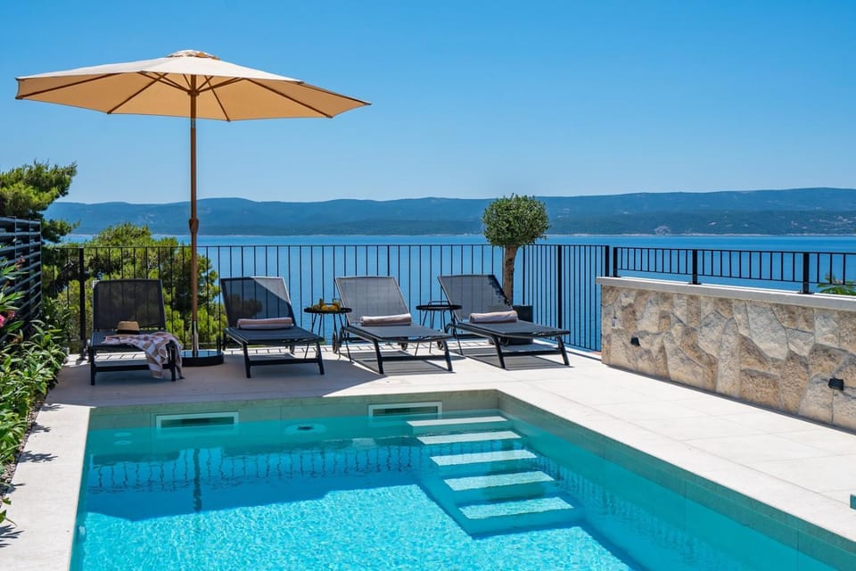 Property building, Balcony/Terrace, Beach, Sea view, Swimming pool