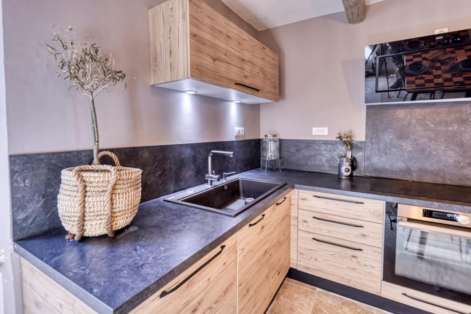 Kitchen or kitchenette