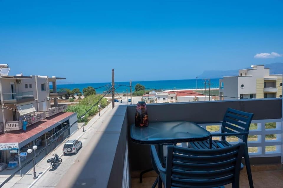 Sunflower Apartment in Kissamos