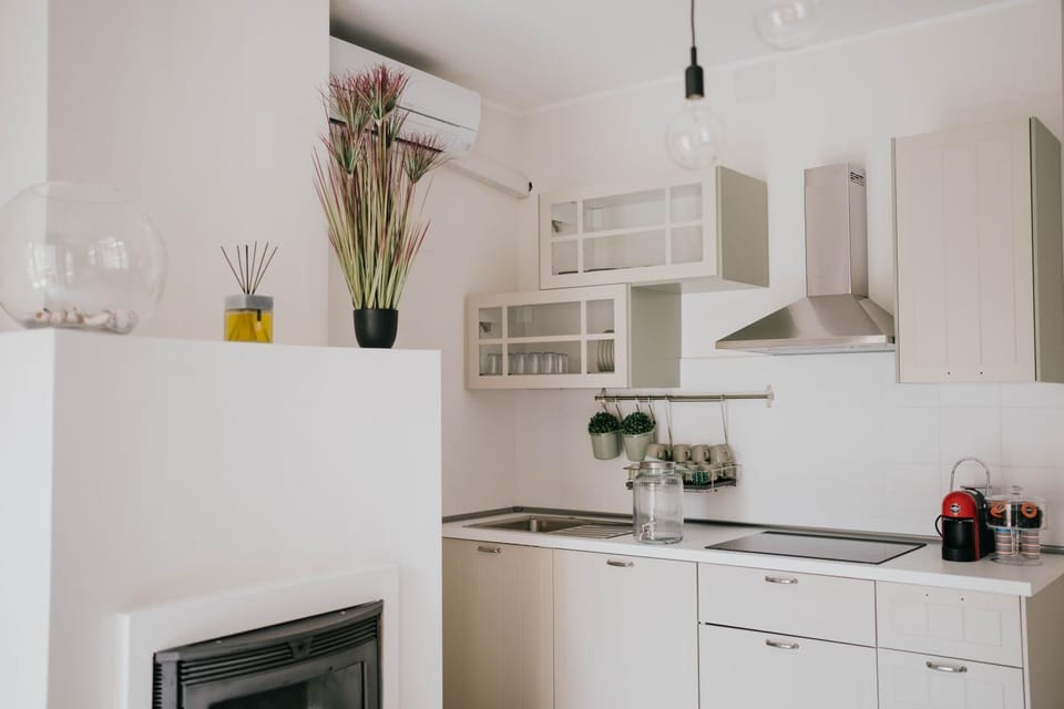 Kitchen or kitchenette, dishwasher, minibar, stove