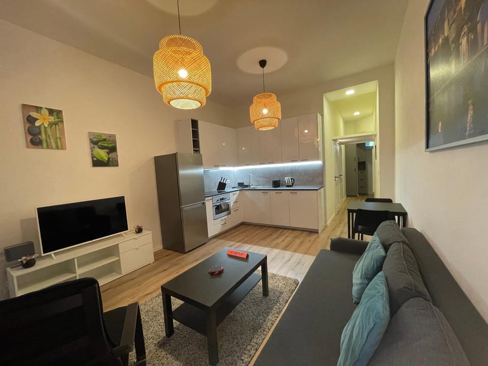 TV and multimedia, Living room, Seating area, hair dresser