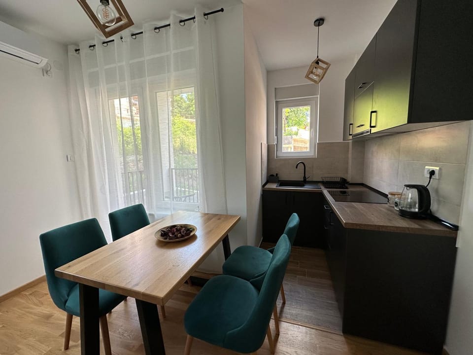 Kitchen or kitchenette, Living room, Dining area, stove