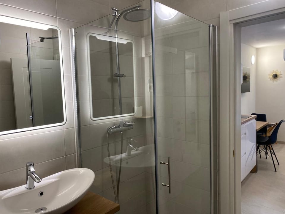 Shower, Bathroom