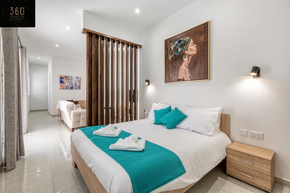 Bed, Photo of the whole room, Bedroom, towels, wardrobe